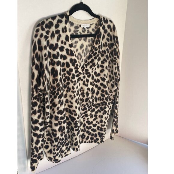 Equipment Cashmere Oversized Sweater Womens Medium Leopard Print White V-Neck - Picture 4 of 6